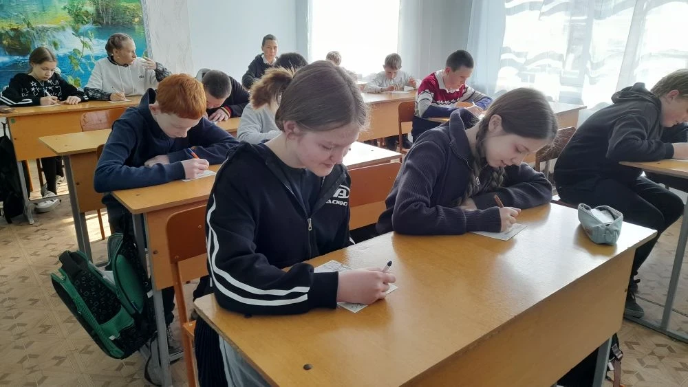 В преддверии Дня Победы в школе села Ружино прошла акция «Посылка солдату»  📦 Учащиеся, родители и к