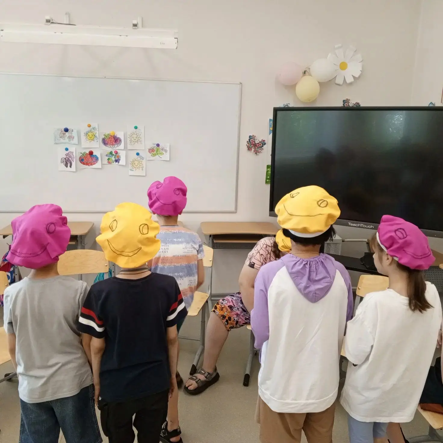 🥳🎉День сюрпризов! 🥳🎉

Сегодня у нас прошёл замечательный "День сюрпризов"! 🎈 Ребята поиграли в 