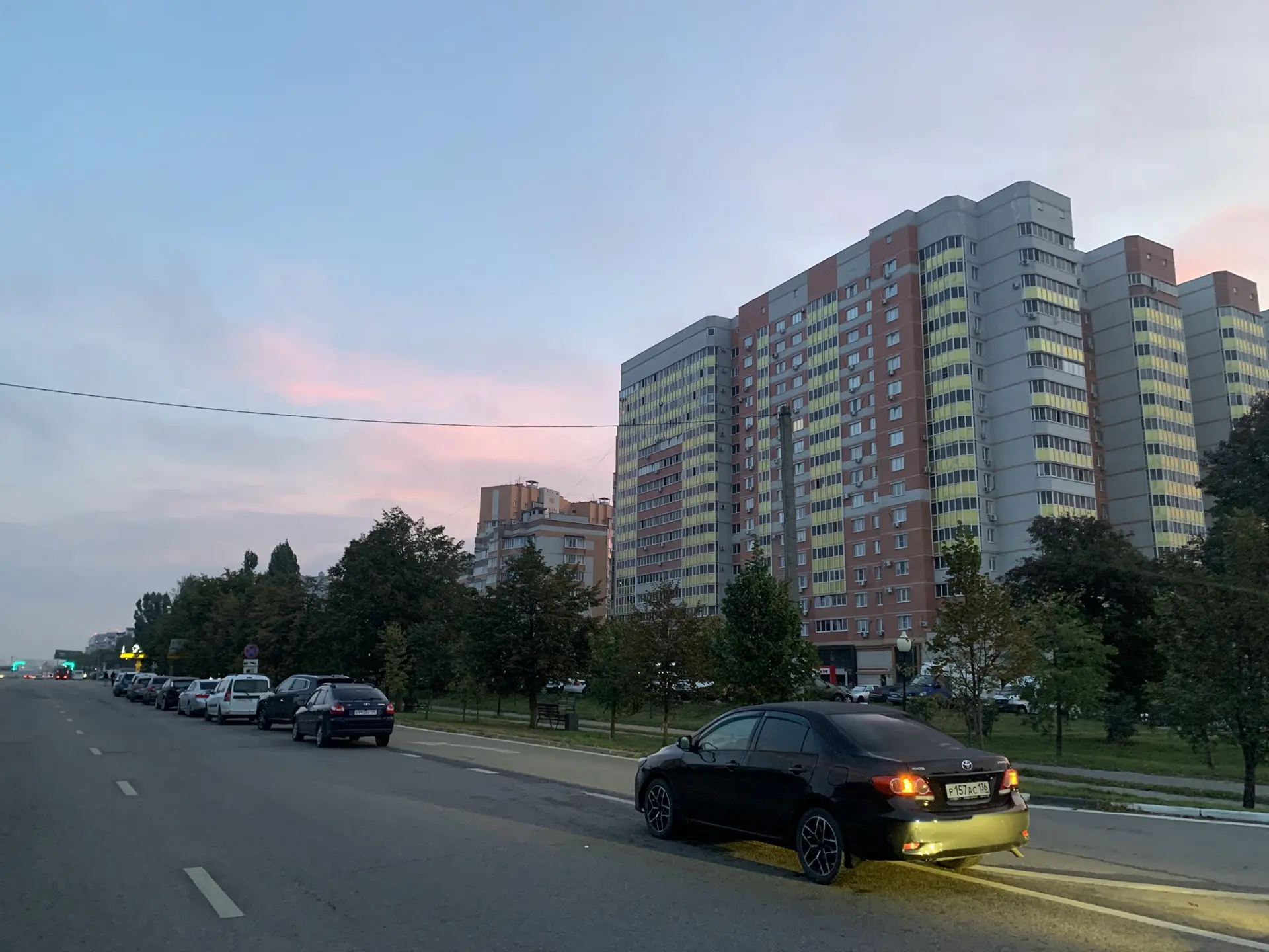 У админа в баке осталось пять литров. В 6:00 приехал на заправку. Пишите в комментариях...