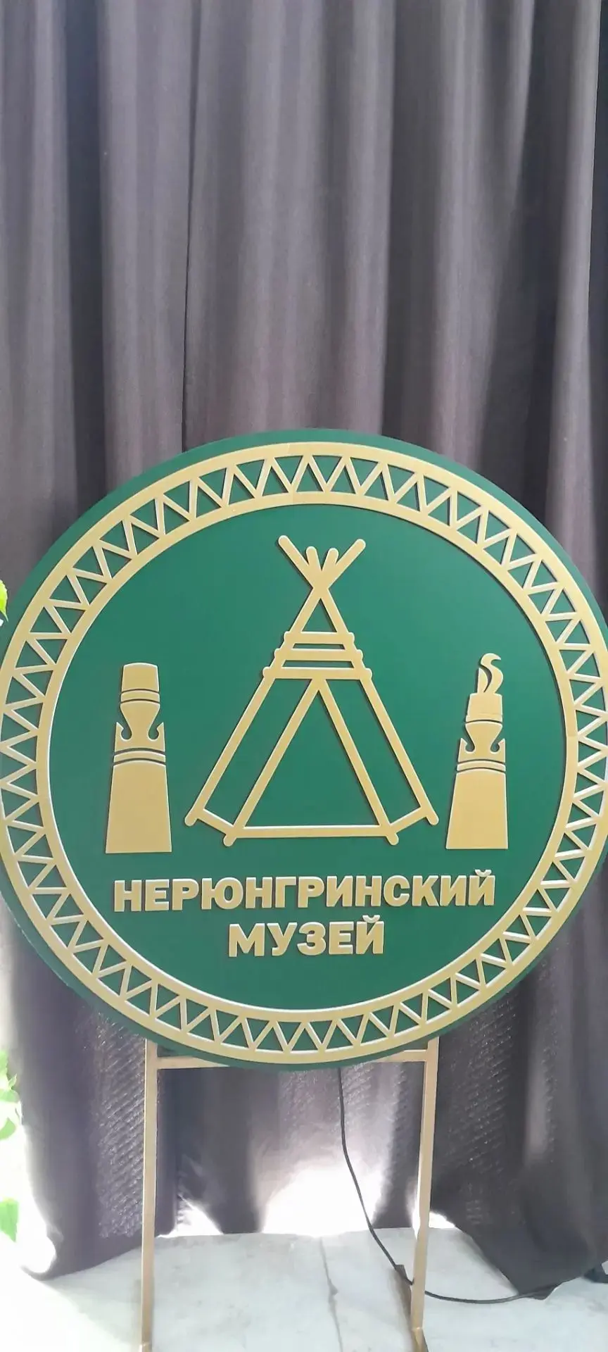 Скоро наши ребята возьмут ручки,пеналы и отправятся за... парты. А пока...