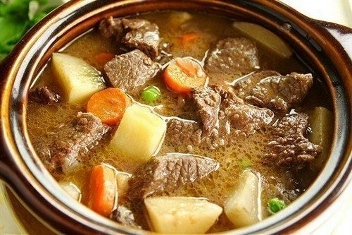 ГОВЯДИНА ТУШЁНАЯ С КАРТОФЕЛЕМ И СЕЛЬДЕРЕЕМ #ужин  #запекание