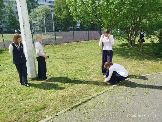 🌞Урок геометрии на свежем воздухе состоялся и в 7В классе. Ребята определяли высоту фонарного столба