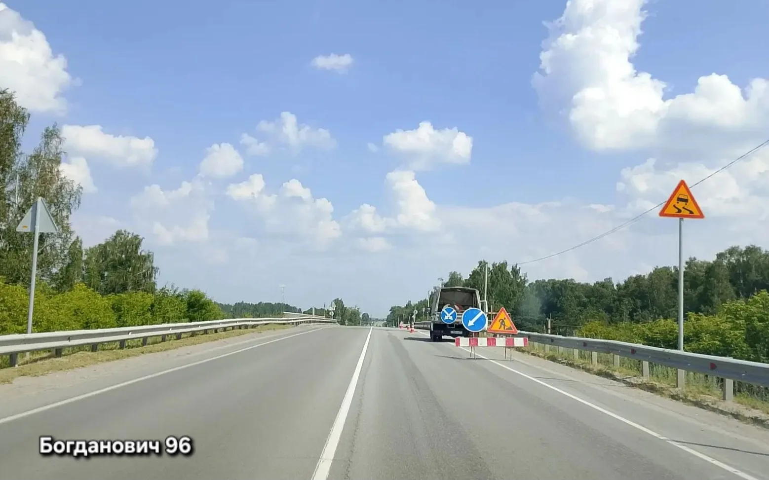 19 км автодороги Екатеринбург-Тюмень (Дублер сибирского тракта) - 2 ДТП.  Направление н...