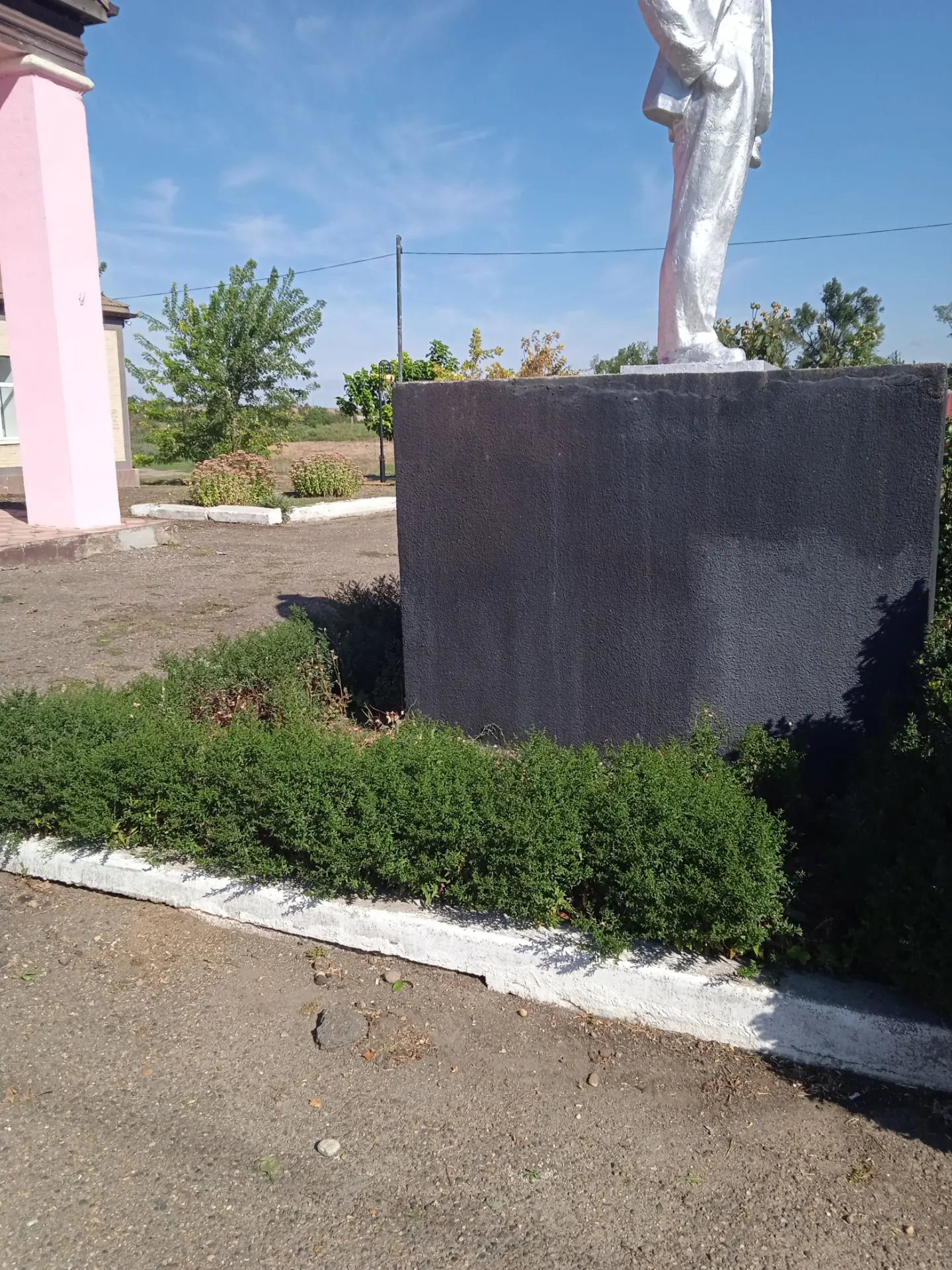 В рамках акции "Сохраним природу Ставрополья" навели порядок на прилегающей территории ...