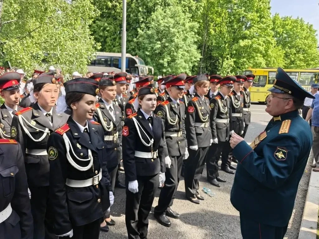 Плечом к плечу 🇷🇺  🌟20 мая на Поклонной горе прошел ежегодный Парад кадетского движения города Москв
