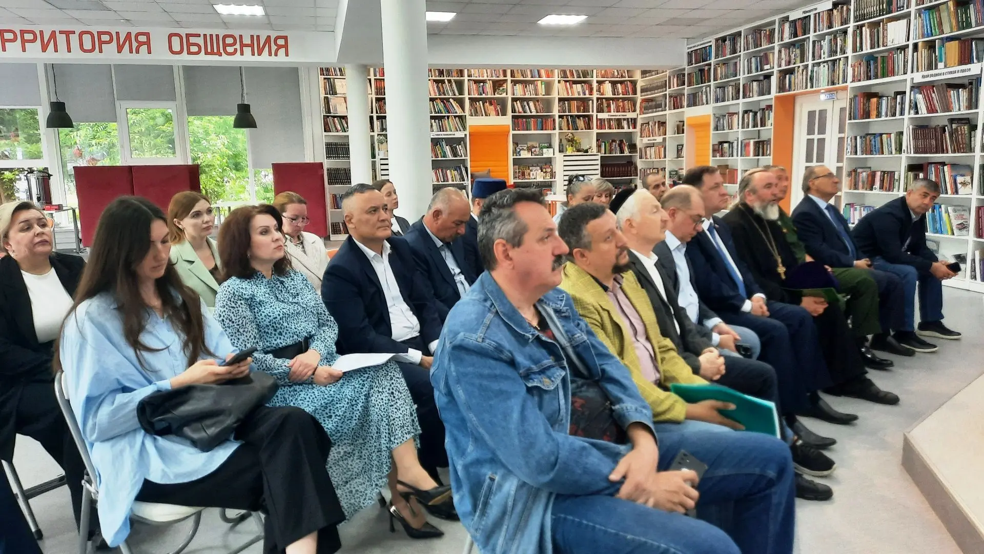 В городской библиотеке №2 прошло заседание Совета по гармонизации межэтнических и межко...