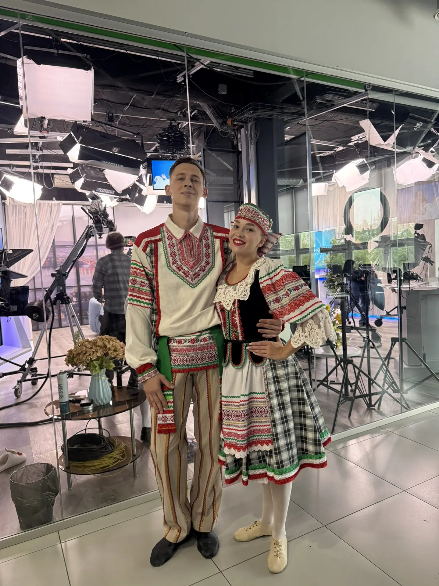 ✨📺 Сегодня утро артистов ансамбля «Енисейские зори» началось в прямом эфире телеканала...