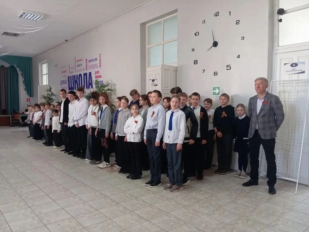 🌟 С понедельника по-новому: Сила там, где мы вместе!  Новая учебная неделя в нашей школе стартовала 