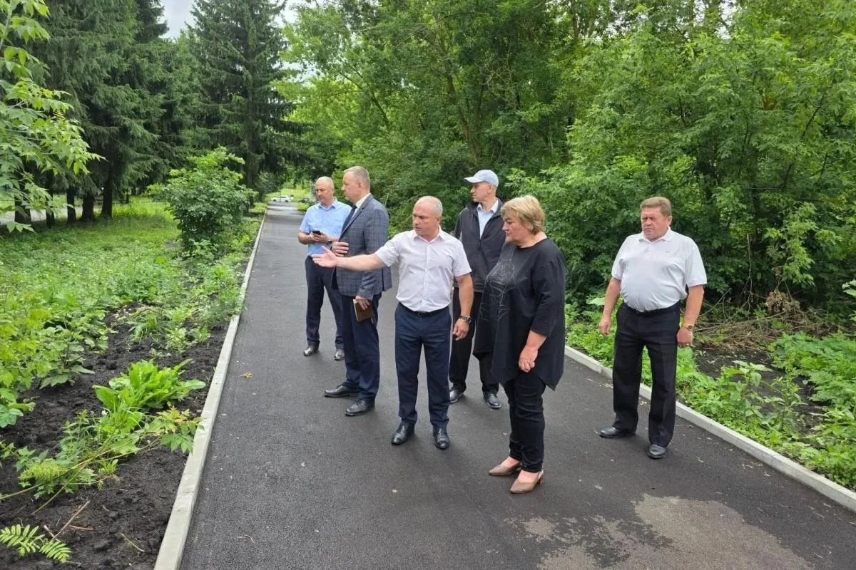 ✅В Кромском районе по народной программе Единой России проходит благоустройство городской среды и об