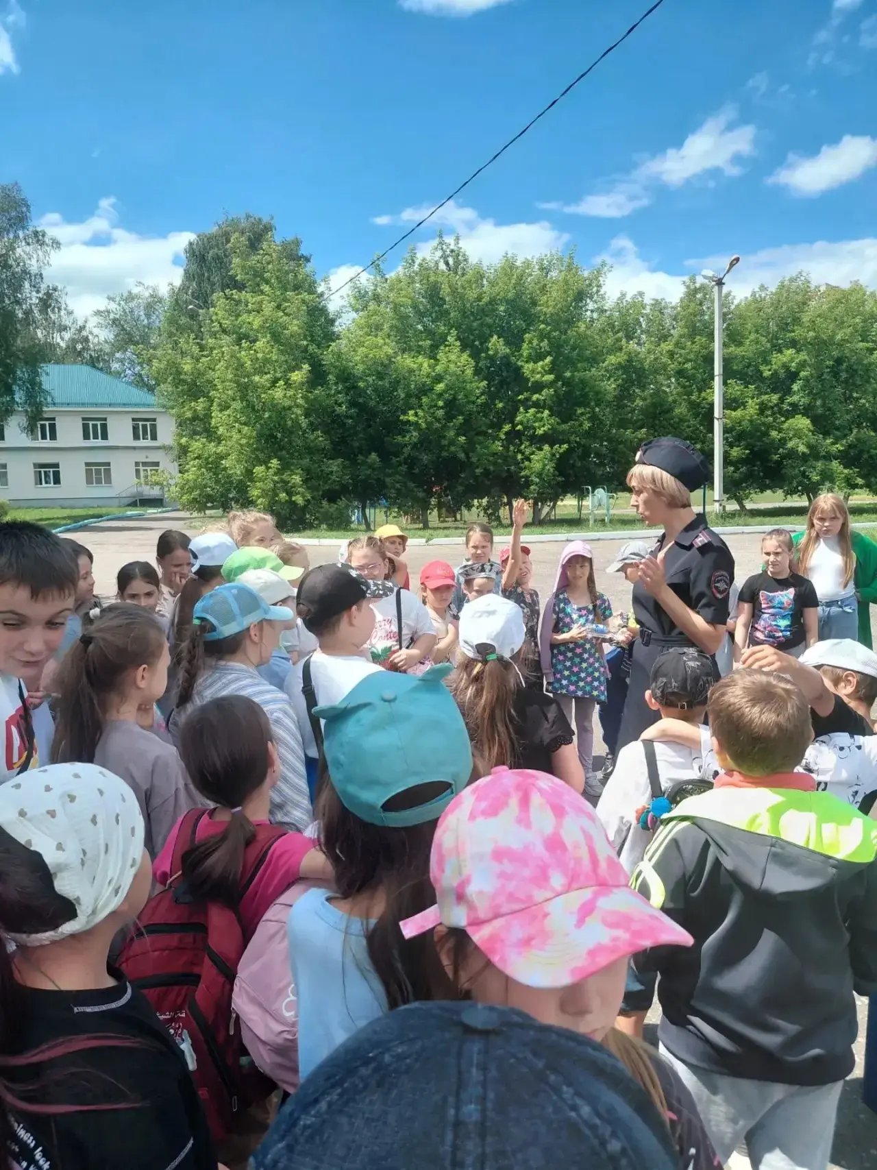 🏊‍♂️ У воды — без шалостей!

Сотрудники полиции провели с ребятами из лагеря «Непоседы» беседу о пр