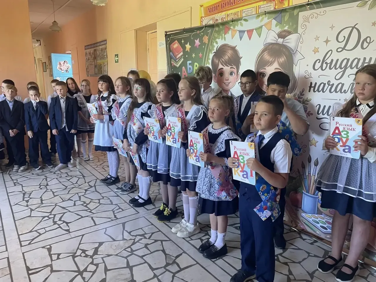 Сегодня в нашей школе прозвенел Последний звонок для выпускников 4-х и 9-х классов. ✨