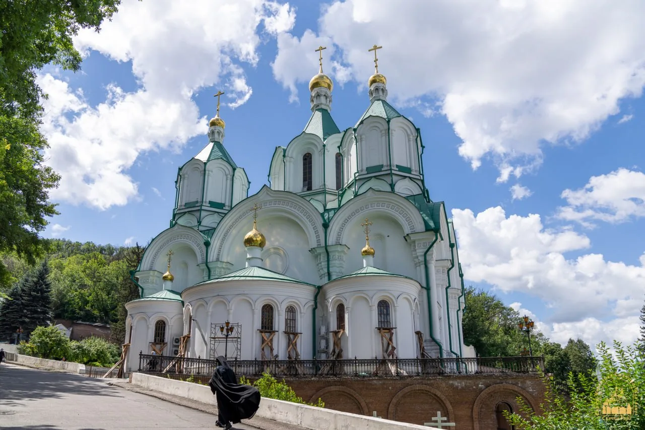 Малая вечерня с акафистом в Святогорской Лавре. Канун празднования Святогорской иконы Божией Матери