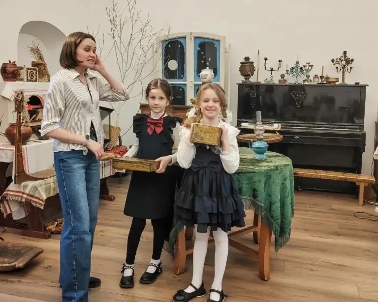 🏛️ Ученики 2 «Д» класса посетили музей «Огни Москвы»!  👀 Ребята с огромным интересом осмотрели экспо