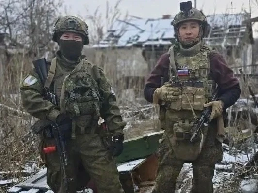 🇷🇺 Бүгүн биһиги Россия Судаарыстыбаннай былааҕын күнүн бэлиэтиибит.