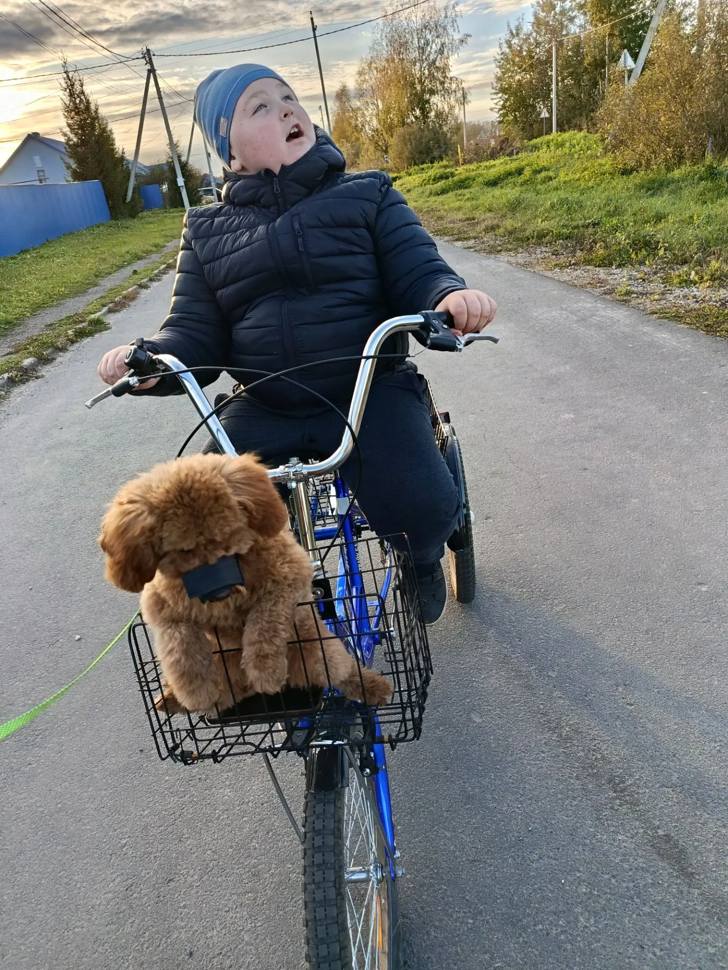 Вчера было тепло и солнечно, а сегодня снова выключили отопление на улице😢