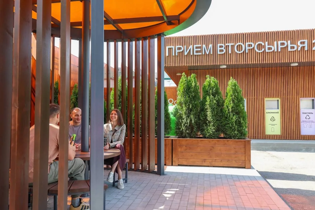 На Пресне открылся экоцентр. Здесь жителей учат правильно сортировать отходы и знакомят...