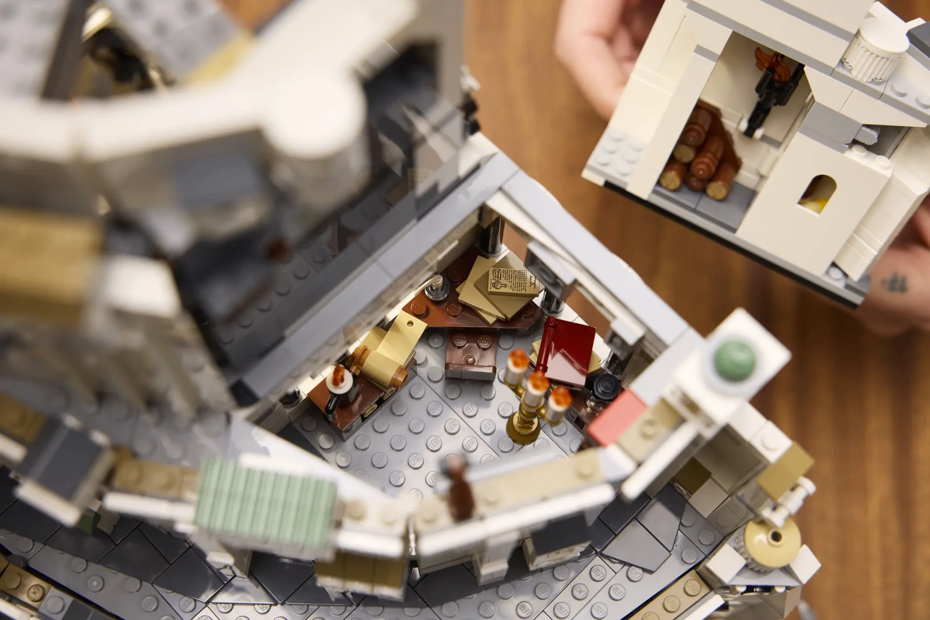 LEGO представила замок из 8278 деталей к юбилею фильма «Властелин колец»  Кинофраншизе исполняется 2