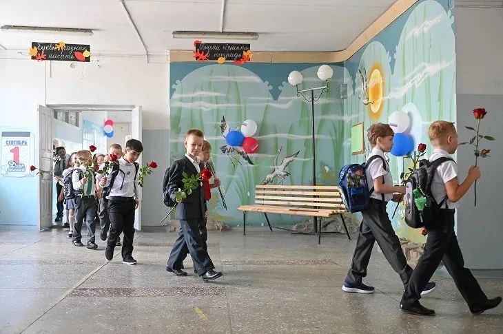 На подарки ко Дню учителя в этом году волгоградцы готовы потратить  3000 рублей от клас...