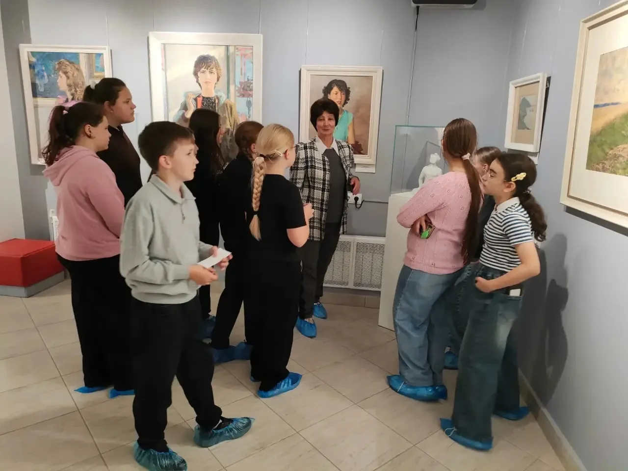 16 сентября учащиеся 1‑х классов художественного отделения посетили выставку «Художник,...