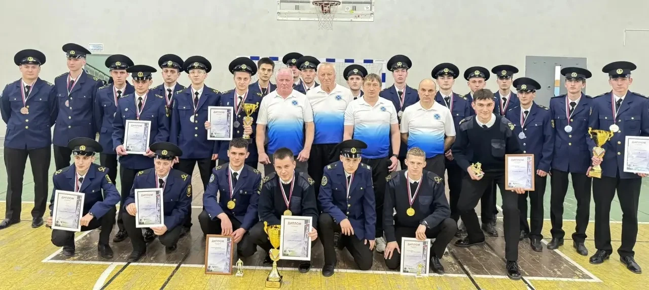 ⚽️ Футболисты ХГМА — настоящие звёзды!   Собрали весь пьедестал 🏆  Накануне состоялось награждение ф
