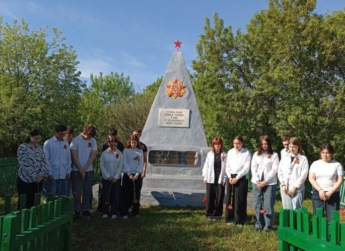 Акция " Никто не забыт, и ничто не забыто".
Традиционно, накануне дня Победы, волонтеры Любино-Малор