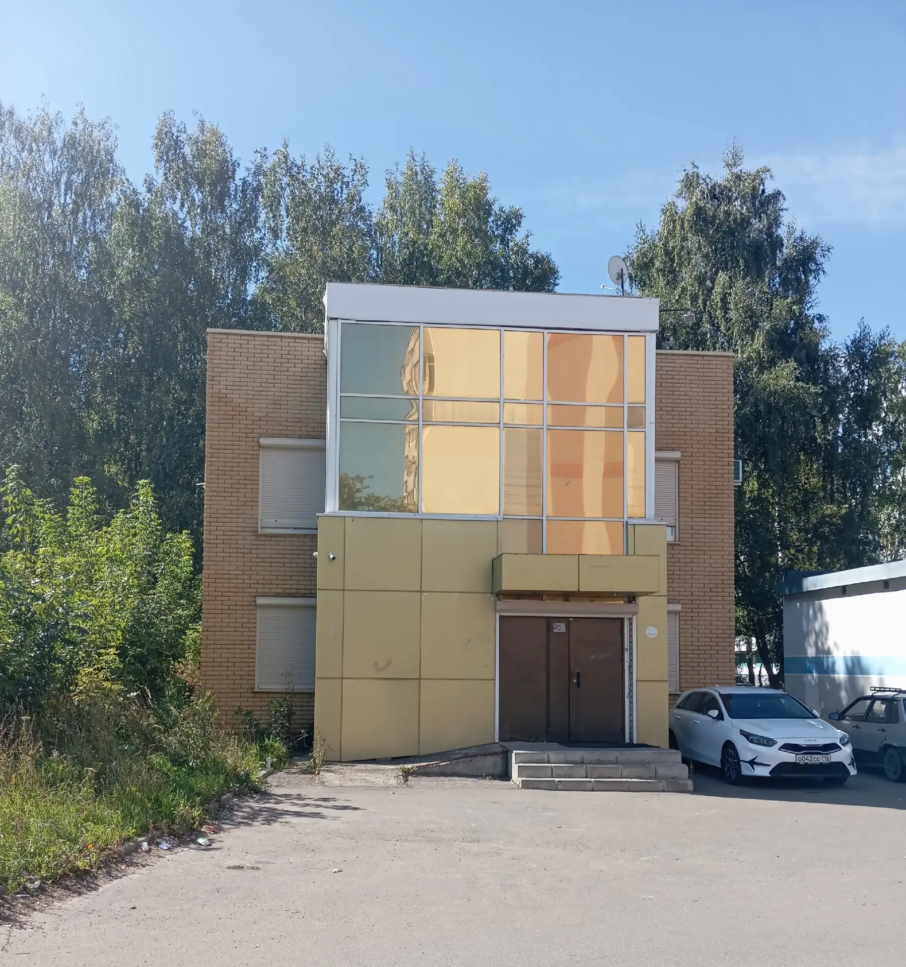 Прошу анонимно. Возле детского сада 54 который находится в 26 ком, раньше был кафе Шоко...
