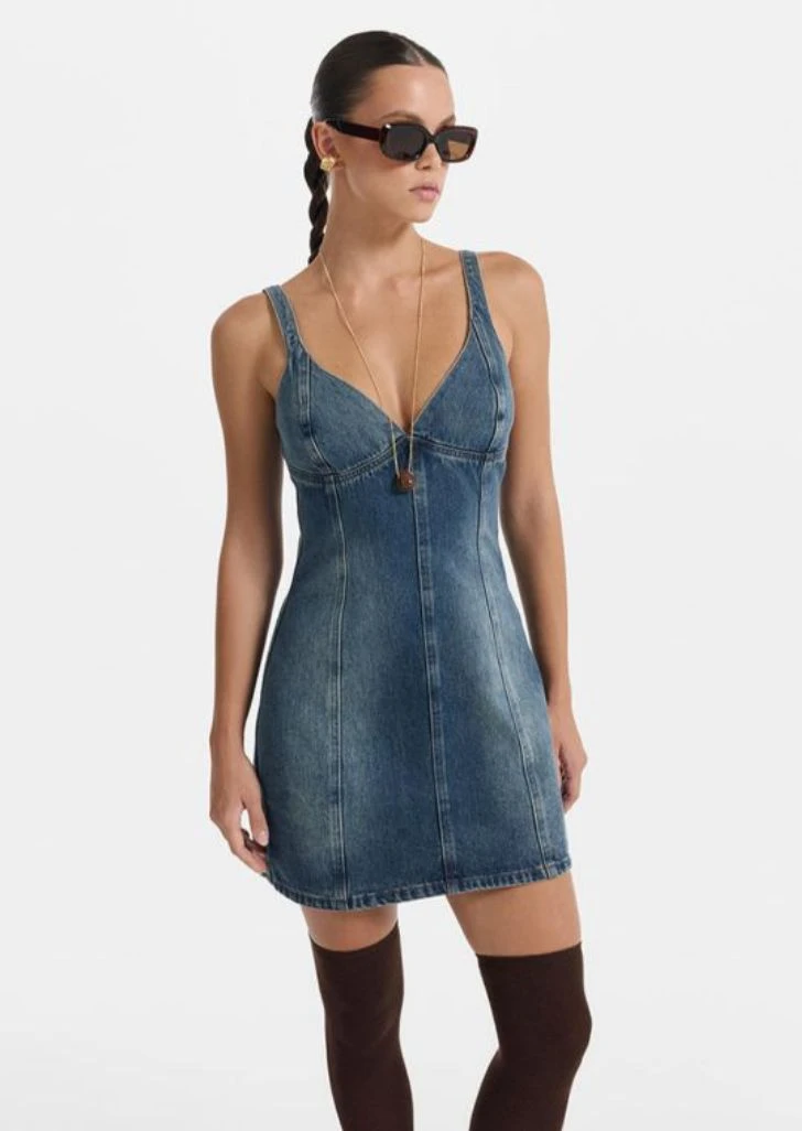 Классное джинсовое платье. 🔥

http://www.lamoda.ru/p/MP002XW1KXF8/?utm_medium=sm&utm_source=common&