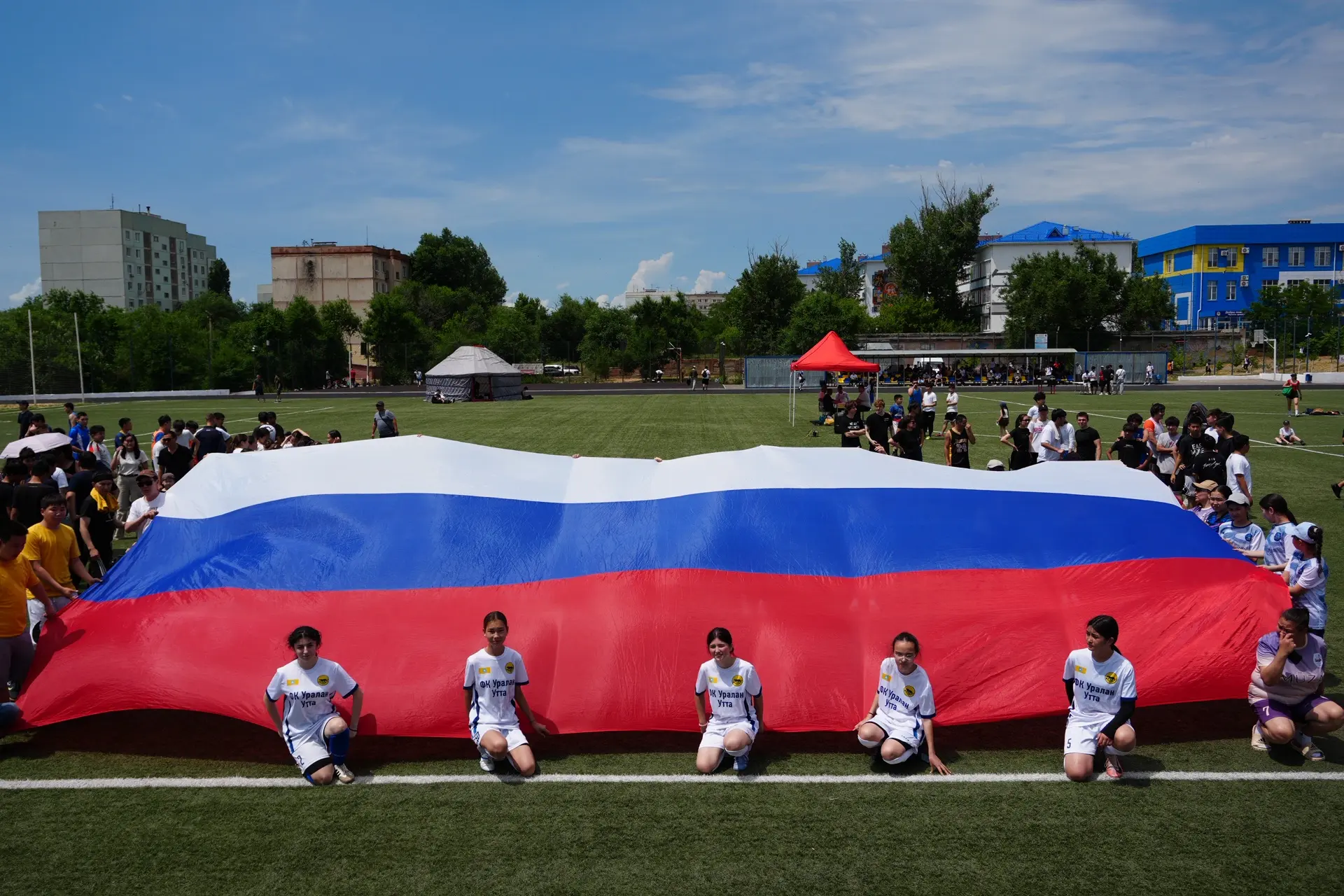 В День России юные жители Калмыкии получили паспорта гражданина Российской Федерации

Главный докуме