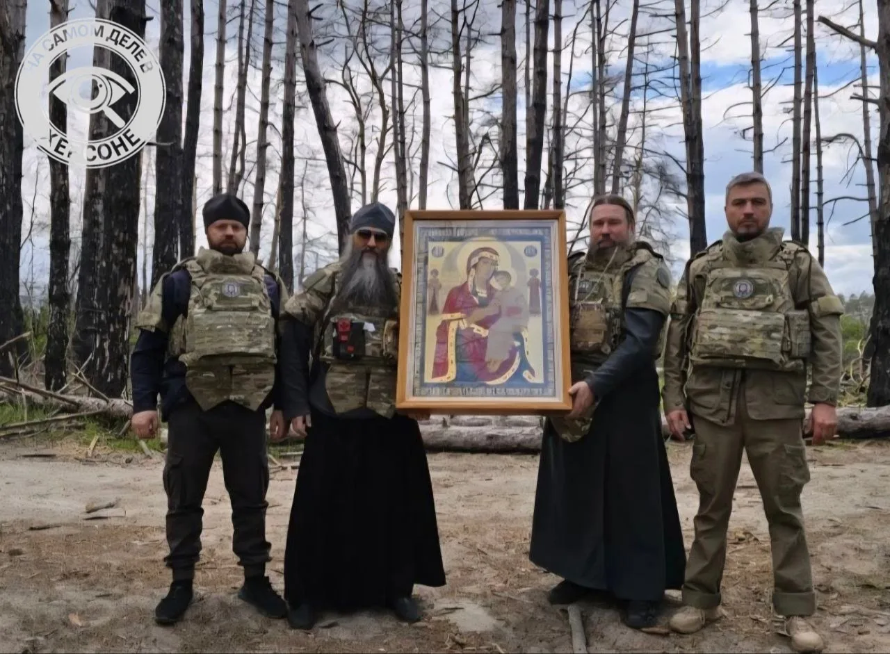 🙏🏻 Икона, пережившая пожары и обрушения, снова с нашими бойцами
