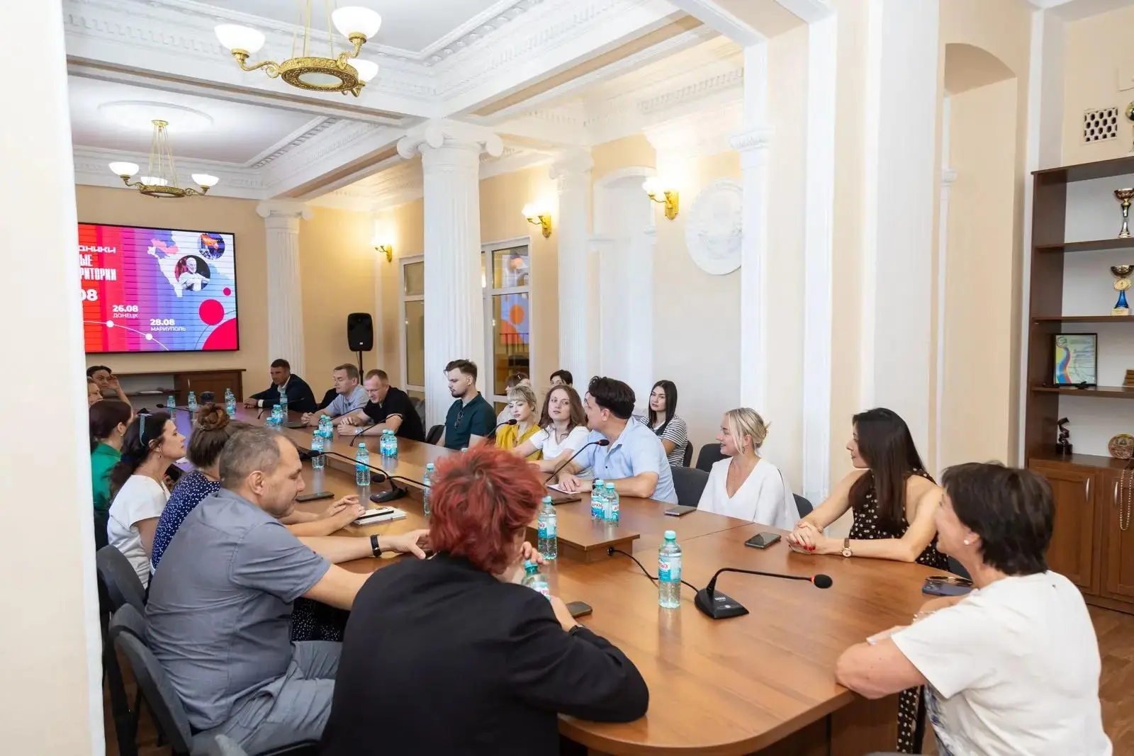🗣️ В Луганске обсудили интеграцию исторических территорий в культурное пространство Ро...