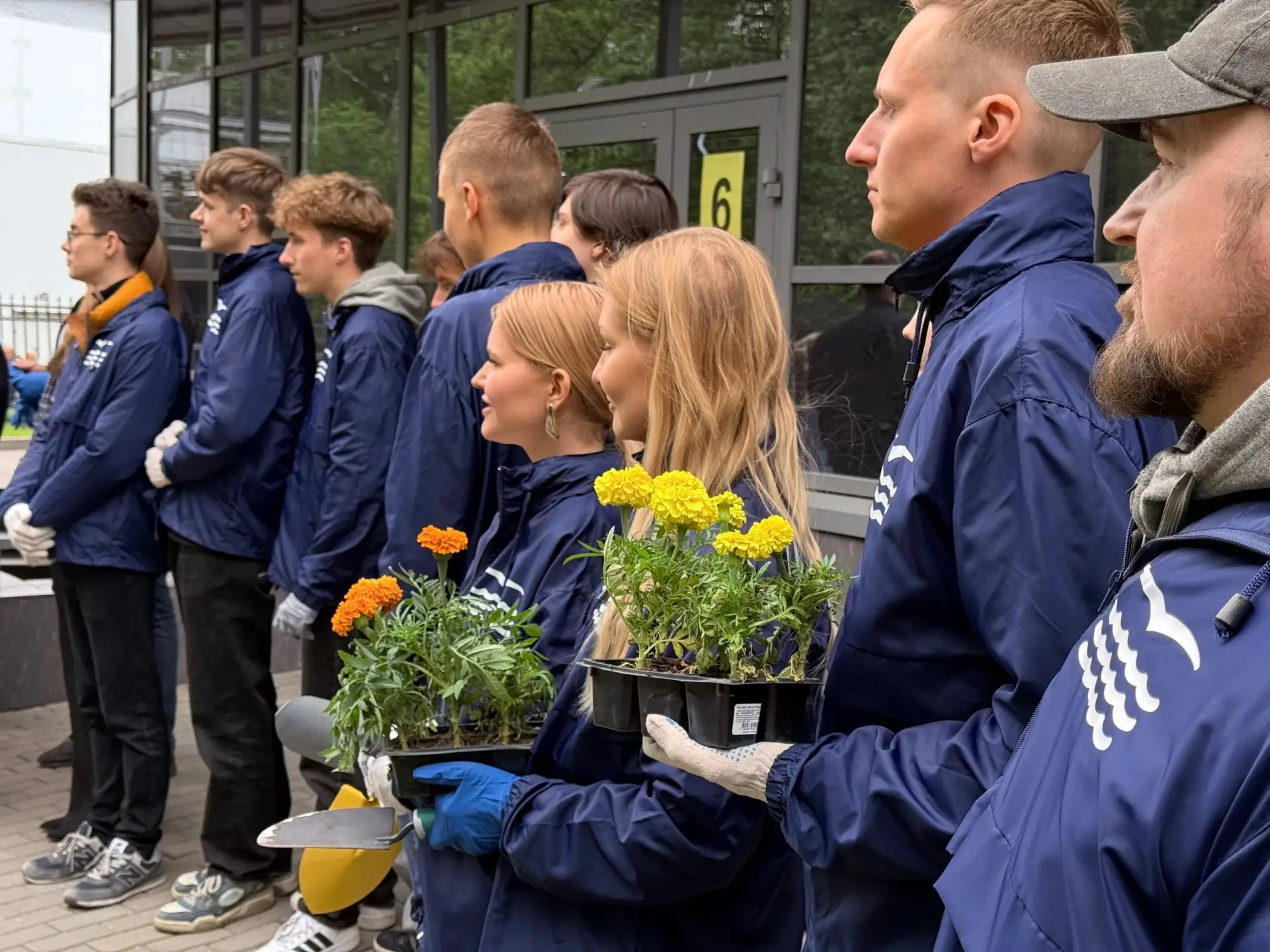 🌸 В Международный день защиты детей в Приморском районе высадили цветы

Первая акция состоялась на 