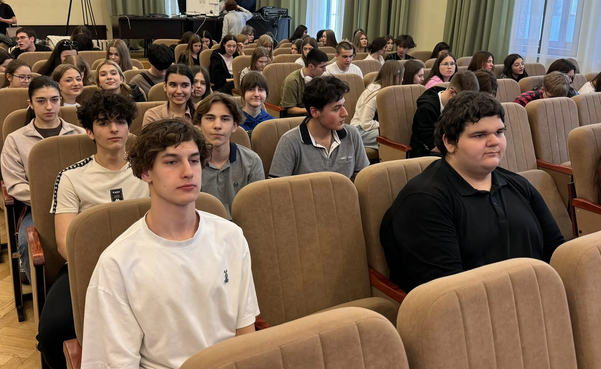 КАНИКУЛЫ С ПОЛЬЗОЙ 🎓 Десятиклассники, участники городского проекта «Предпринимательский класс в моск
