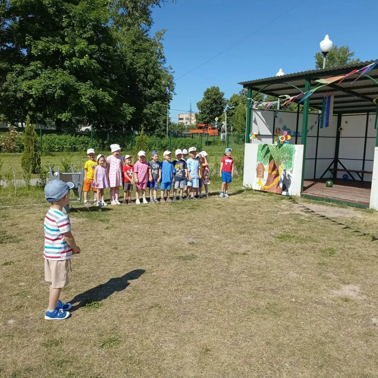 Лето в нашем детском саду - это маленькая солнечная жизнь, полная тепла, смеха и открытий. Дни напро