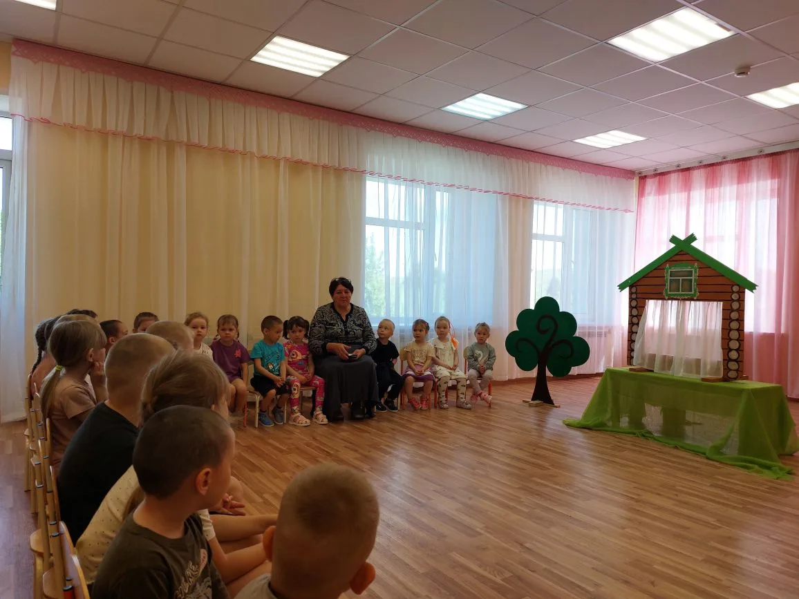 В рамках "Года единства народов России" ученики 3 класса под руководством классного рук...