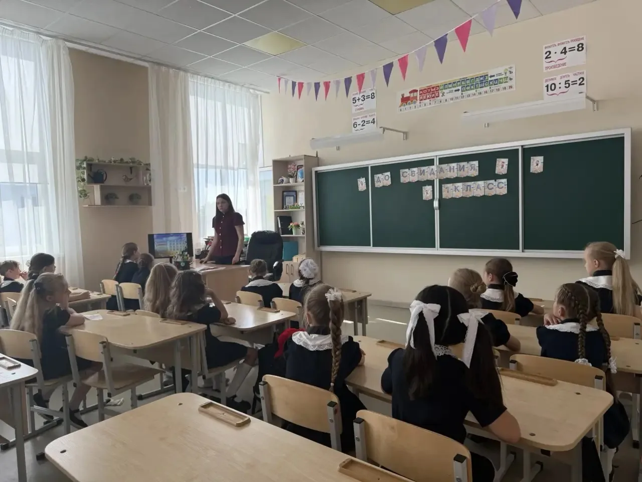 🎀 До свидания, первый класс! 🎀  Сегодня в 1 «Д» классе «Благородных девиц» прошел трогательный класс
