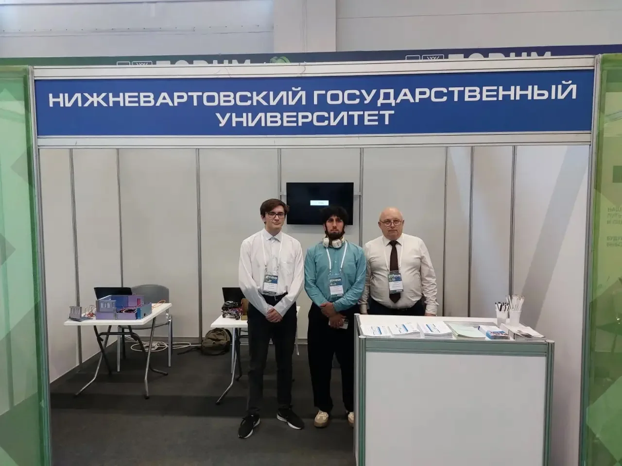 Нижневартовский госуниверситет покажет гостям изобретения и учебное оборудование 👇

≋ лабораторный 