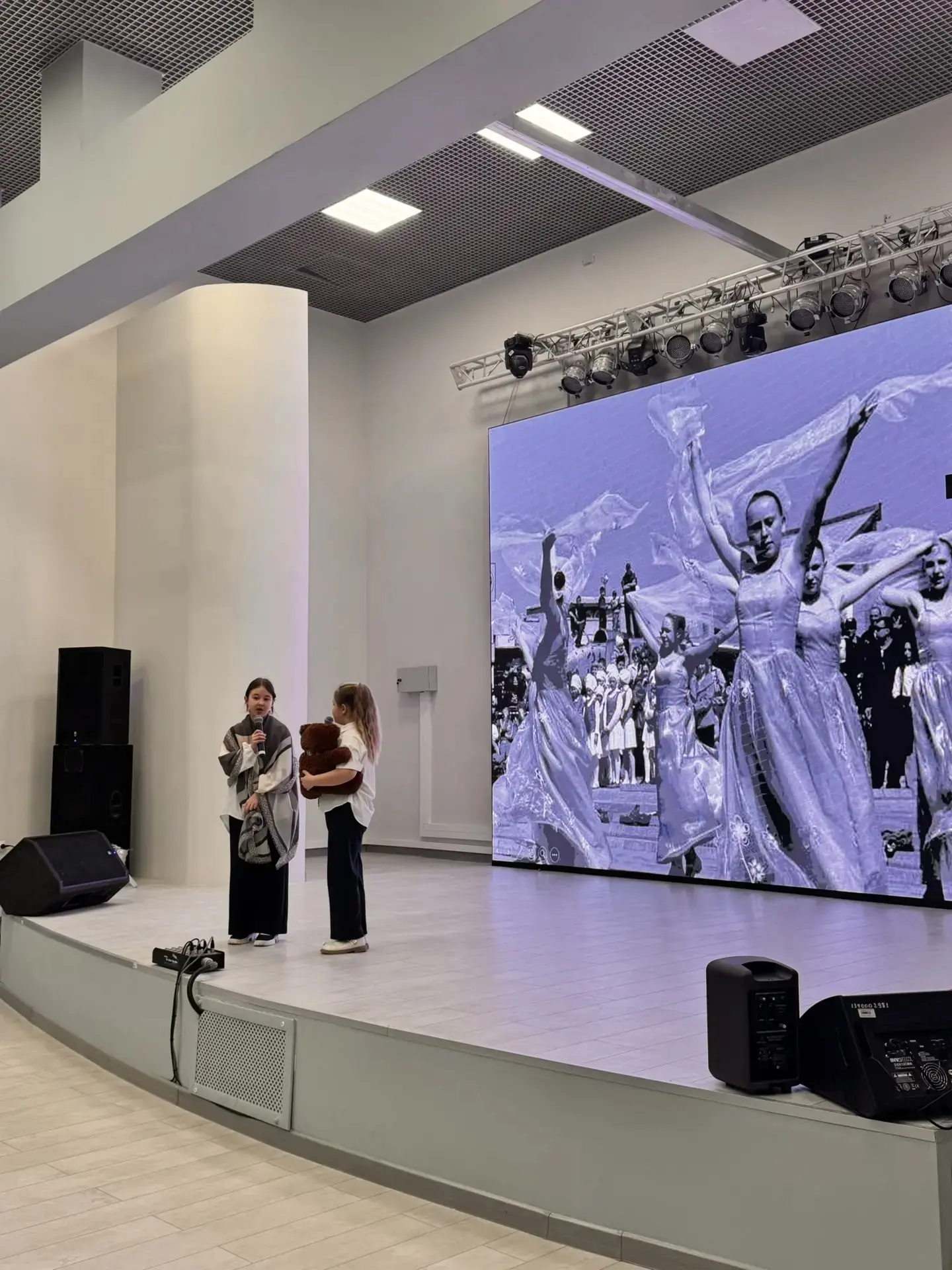 🕊️ Во 2-х классах прошло мероприятие, посвященное 81-й годовщине Великой Победы  На этой неделе учен
