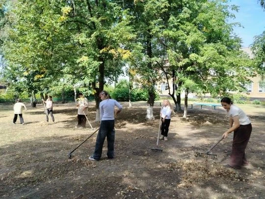 В Ростовской области в рамках празднования Дня добрых дел учащиеся Вишневецкой школы пр...