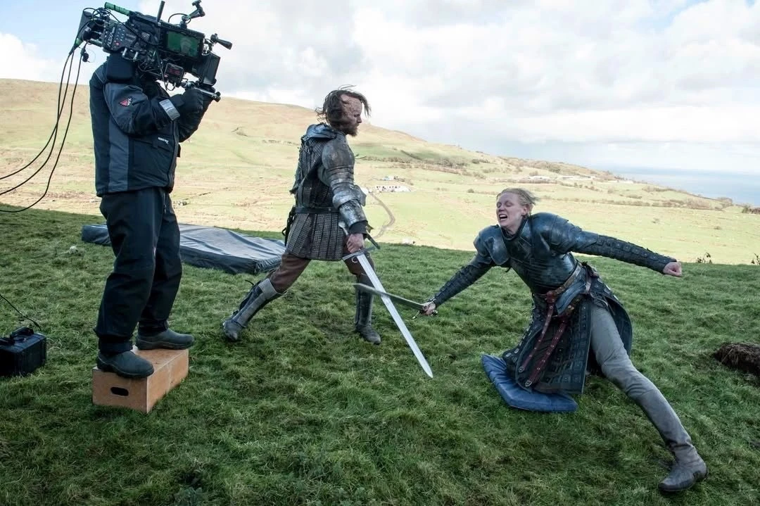 HBO поделились раннее неопубликованными фото со съёмок «Игры престолов» в честь 15-летия сериала.  🍿