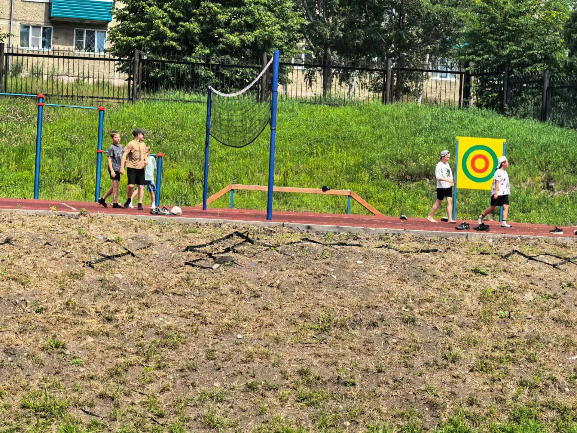 Новости со школьной площадки☀️🎨

Сегодняшний день прошёл в уютной и дружелюбной атмосфере. Утро нач