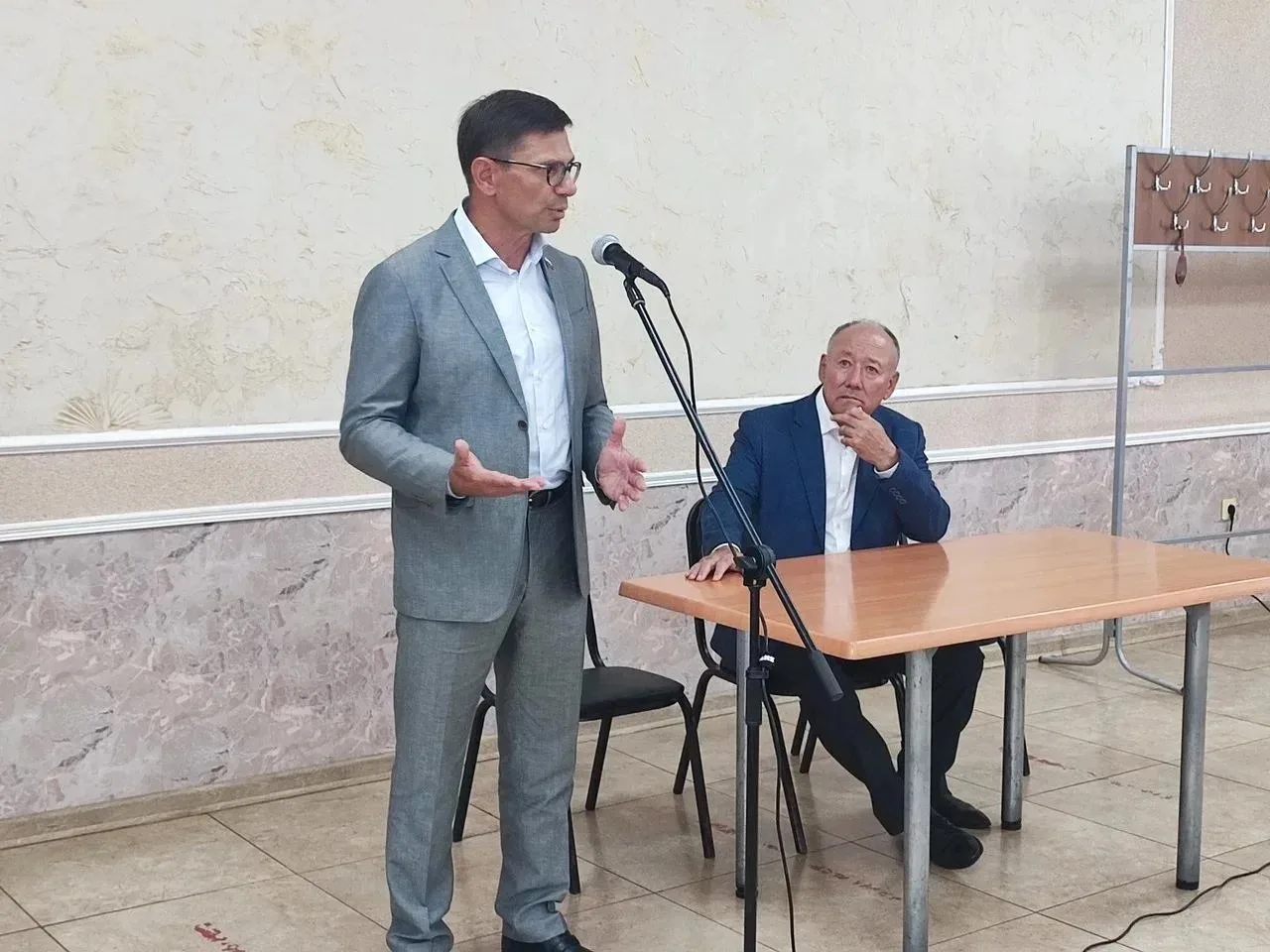 Депутат Госдумы от Единой России Игорь Антропенко посетил Любинский район Омской области. В районе о