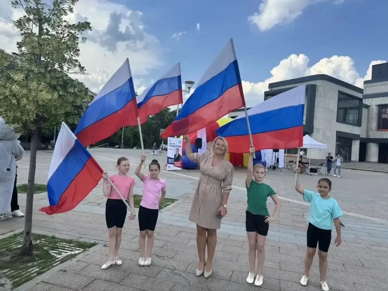 Жулебино | Выхино | Кузьминки | Москва🏡

🇷🇺 Дружная семья — дружная Россия! 

В районе Выхино-Жул