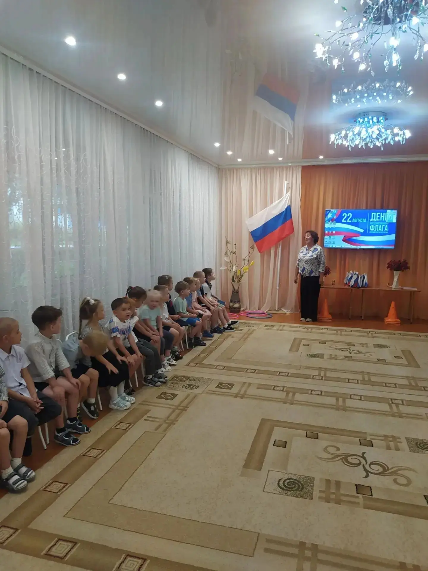 Белый – облако большое,
