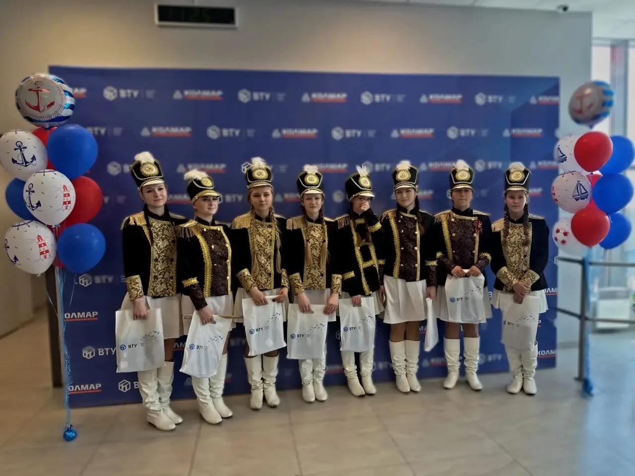 🥁💥 Церемониальный отряд барабанщиц «90 Калибр» открыл торжество в честь Дня работника морского и р