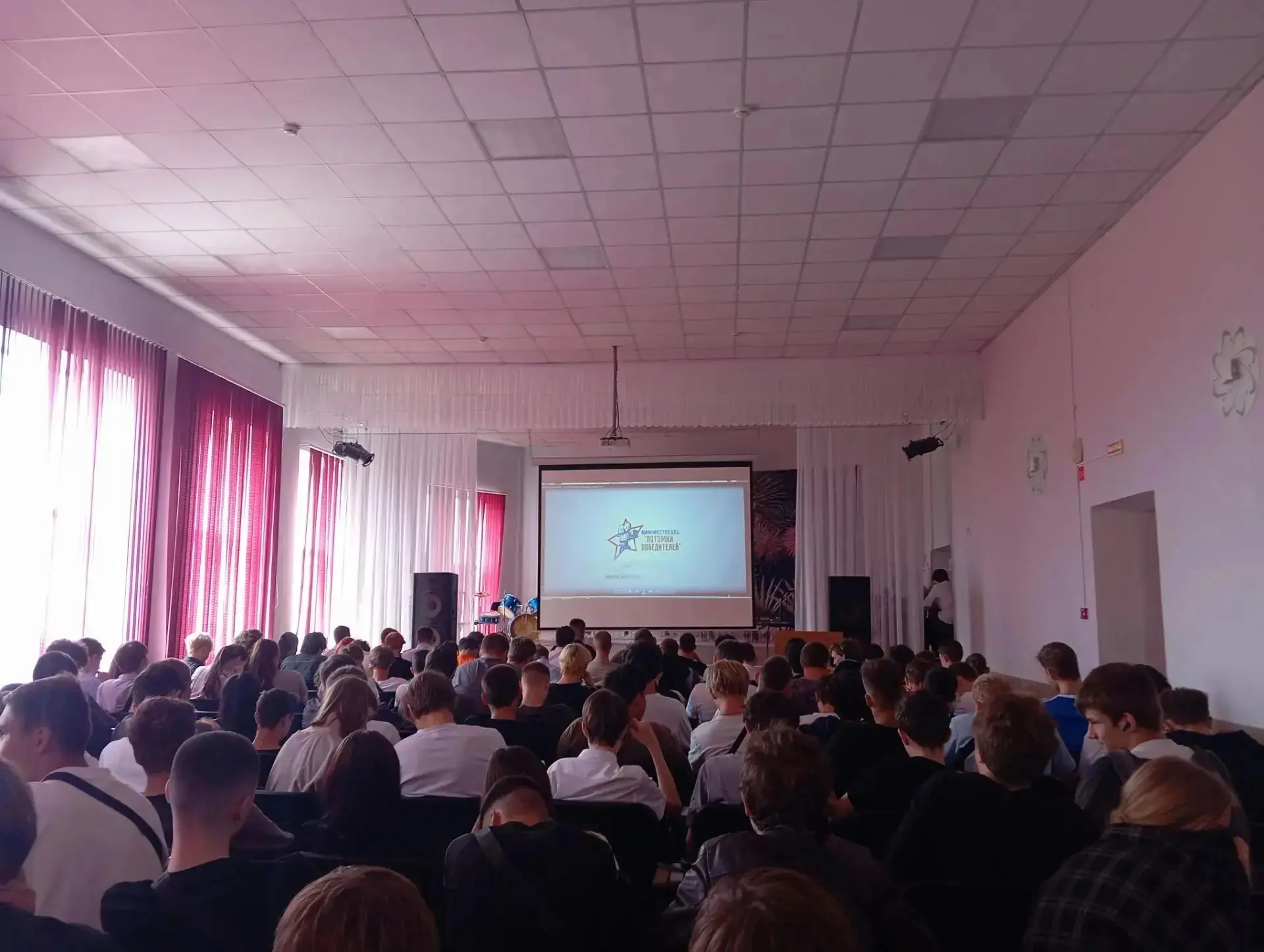 Кино, которое трогает до глубины души…

Сегодня студенты посмотрели подборку фильмов кинофестиваля «
