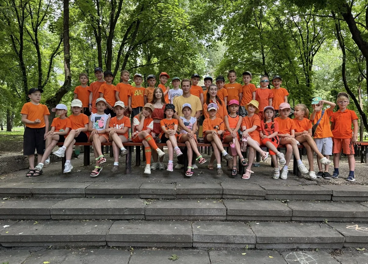 🌈 Сегодня в лагере «Юность» прошёл яркий и красочный Цветной день!
Каждый отряд подготовился к этом