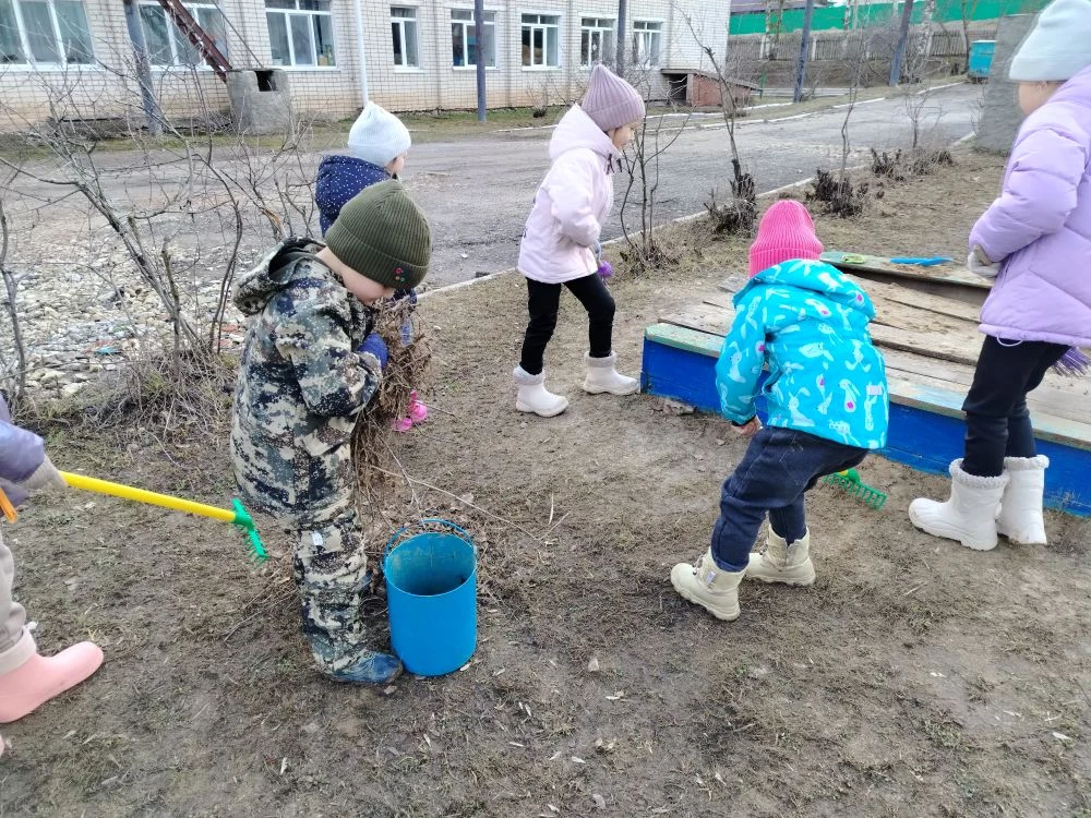 В День Земли 🌎наши ребята из подготовительной группы👫 превратились в настоящих защитн...