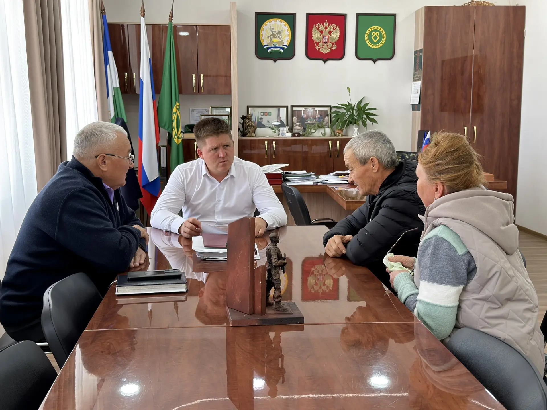 Одна из главных задач в моей работе — быть на связи с жителями. Личный приём граждан да...