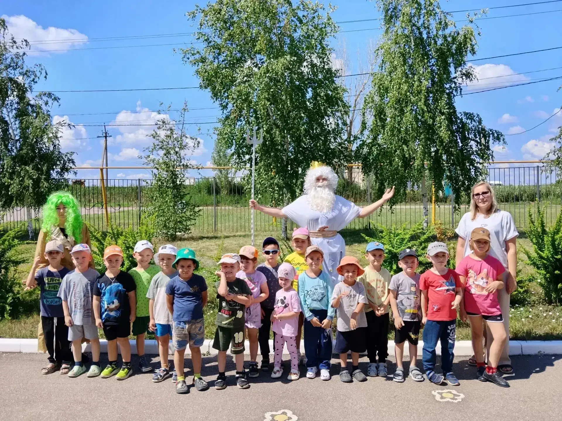 ☀️Внимание! Свистать всех наверх! 

🌊Сегодня наш детский сад превратился в бескрайнее море!
К нам в