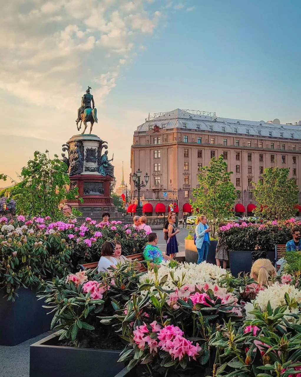 💐 В этом сезоне Исаакиевская площадь вновь расцветёт садом-трансформером  Ландшафт украсят пышная кр